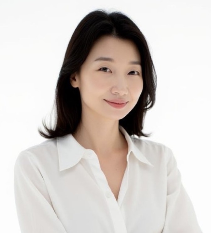 원장프로필사진(상체중심2)